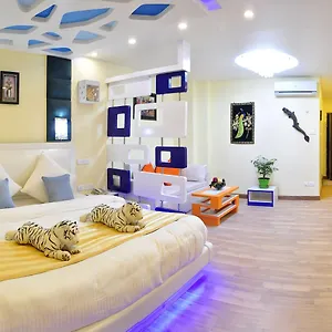 Royal Penguin Boutique & Hotel